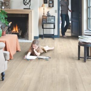 Tarima Quick Step Impressive Ultra Roble con cortes de sierra beige